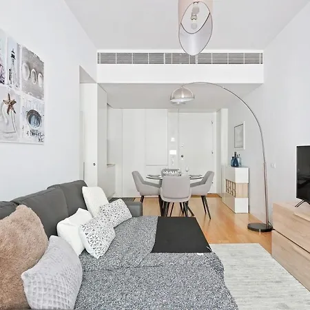 Spacious 1 Bedroom Near Baixa Lisbon