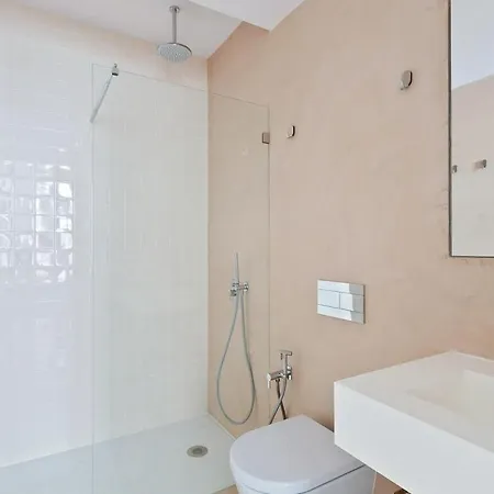 Spacious 1 Bedroom Near Baixa *