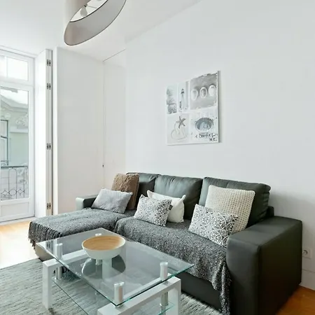 Spacious 1 Bedroom Near Baixa * 리스본