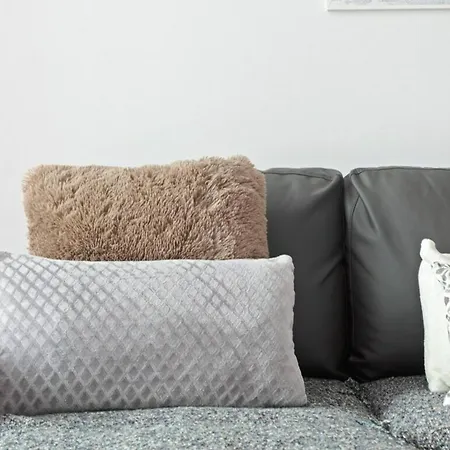 Spacious 1 Bedroom Near Baixa דירה *