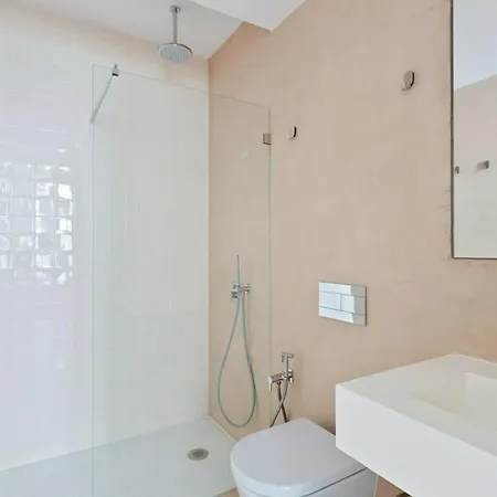 Spacious 1 Bedroom Near Baixa *