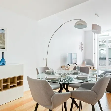 Spacious 1 Bedroom Near Baixa Apartament