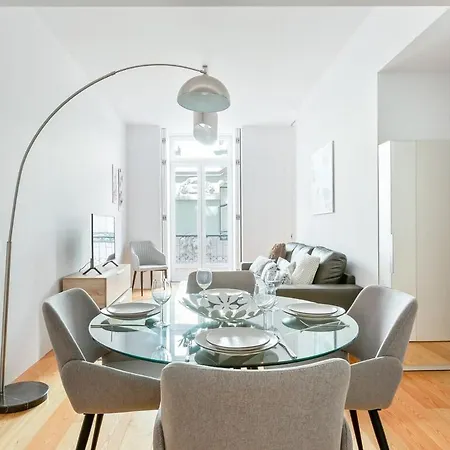 Spacious 1 Bedroom Near Baixa Apartament Lizbona